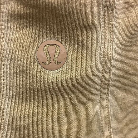 Lululemon Olive Sleeveless “Muscle Love Crop Tank Fade” size 8 - Picture 6 of 7